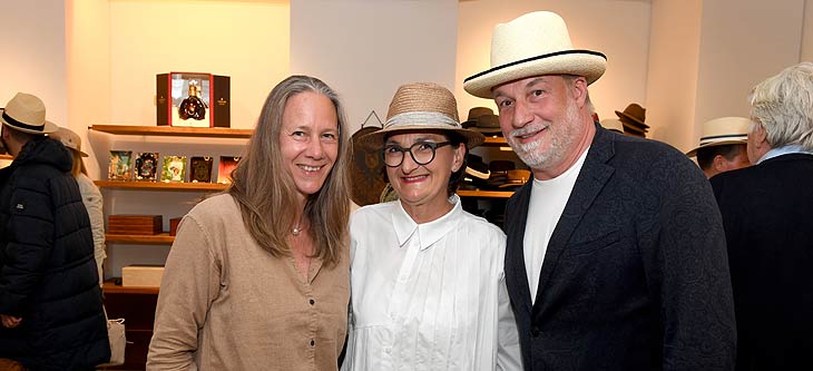 Dagmar Ambach, Petra Schleicher (Mayser), Marc Marshall beim "Gut braucht Hut" - Get-together mit Michael Zechbauer im MAYSER-Zechbauer Store in München / 15. Mai 2023 ©Foto:: Schneider-Press/Wolfgang Breiteneicher 